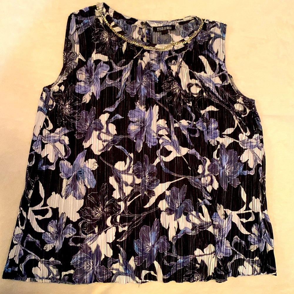 Women’s dressy top